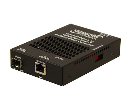 SGFEB1019-130-NA Transition Networks 2-Port Single-Mode 10/100/1000Base-T / 1000Base-LX Rail/Wall-Mountable Network Transceiver Media Converter